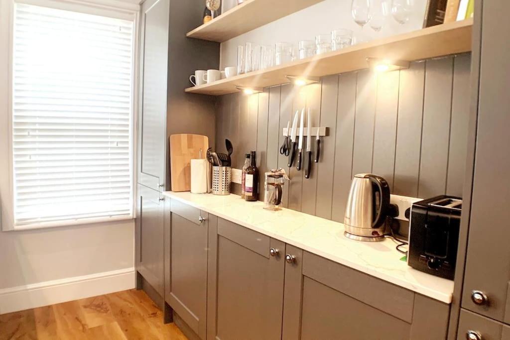 A Beautiful And Stylish 2 Bed Flat Close To Beach Борнмут Экстерьер фото