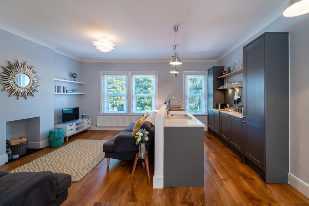 A Beautiful And Stylish 2 Bed Flat Close To Beach Борнмут Экстерьер фото