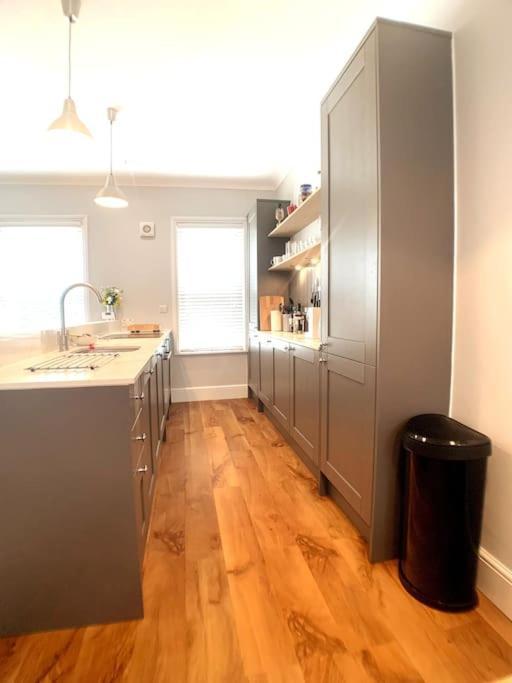 A Beautiful And Stylish 2 Bed Flat Close To Beach Борнмут Экстерьер фото